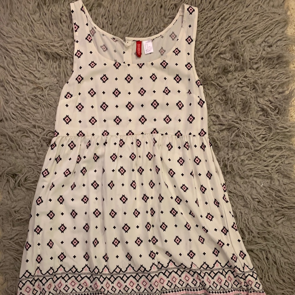 Patterned Dress - Picture 3 of 9